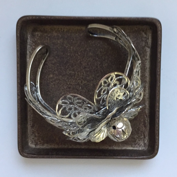 ARTISAN Metallic Silver Floral Filigree Cuff Bracelet - Picture 5 of 6